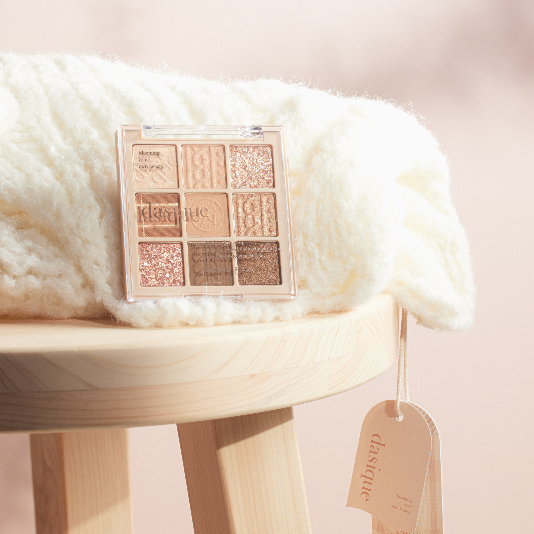 DASIQUE Shadow Palette #15 Beige Knit with knitwear