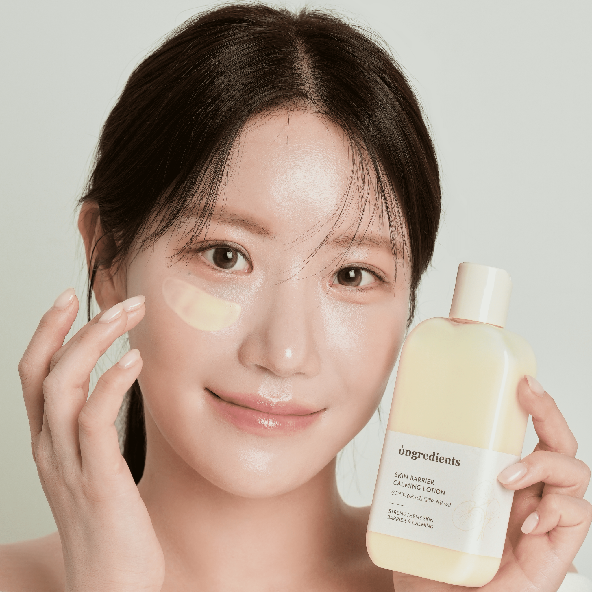 ONGREDIENTS Centella Asiatica Skin Barrier Calming Lotion (200ml) model shot